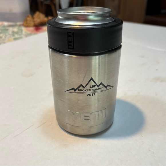 YETI Pop Top Limited Edition Stash Can rambler Koozie
With 12oz coaster 
New - Picture 9 of 9